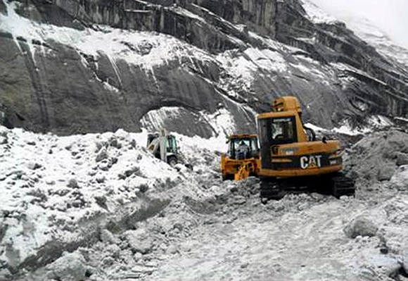 Rescue efforts in progress to find soilders buried in an avalanche at the Siachen Glacier