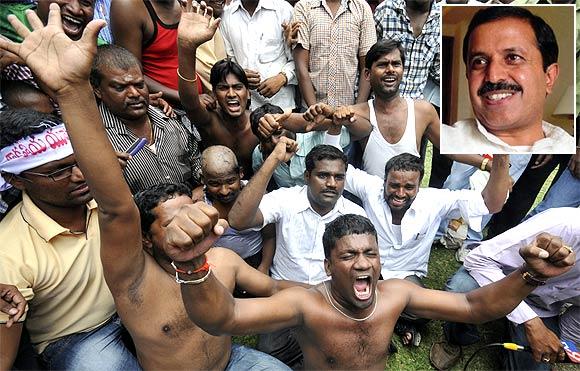 Supporters demanding a separate Telangana state shout anti-government slogans during a protest in Hyderabad. Inset: Madhu Yashki, a suspended Telangana MP