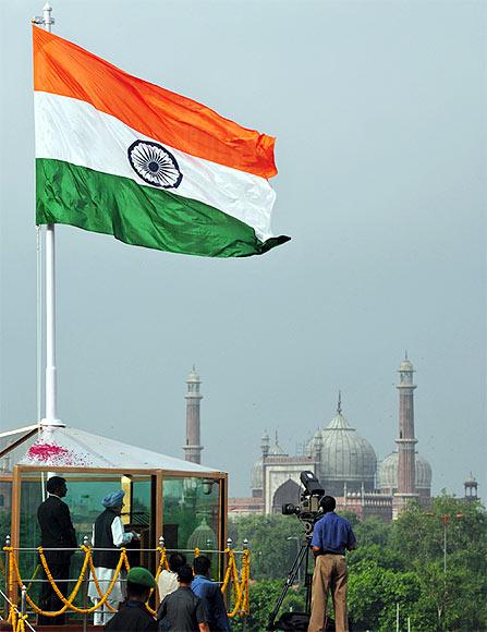 Prime Minister Dr Manmohan Singh addresses the nation on the occasion of 66th Independence Day from the ramparts of Red Fort in Delhi