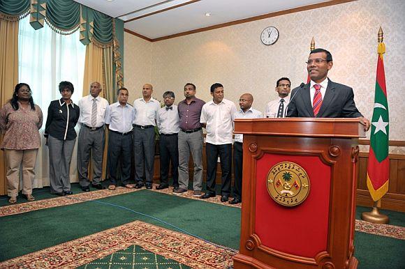 President Mohamed Nasheed announcing his resignation