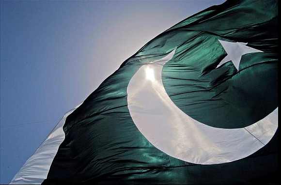 Six Ram Sene were arrested for hoisting the Pakistan flag over the tahsildar's office in Sindgi on January 5