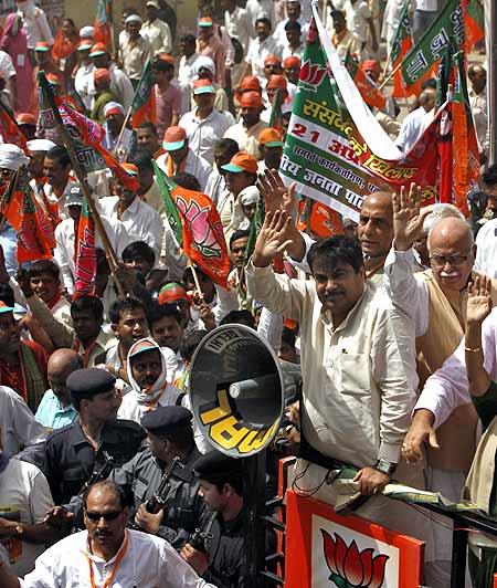 BJP President Nitin Gadkari along with L K Advani in New Delhi