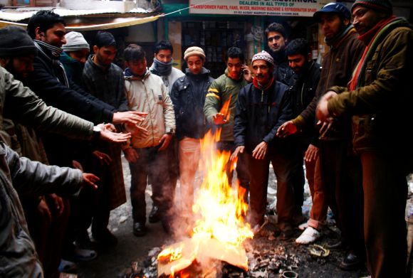 People in Srinagar keep themselves warm as cold wave continues its grip over Kashmir