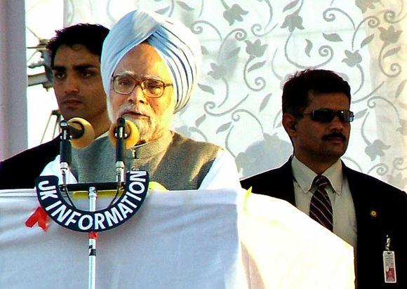 File picture of PM Manmohan Singh addressing a rally in Jammu