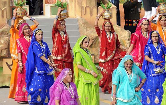 Schoolchildren performing at Rajpath