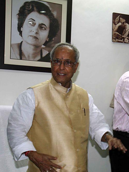 Pranab Mukherjee reacts as leaders and well wishers throng his 13, Talkatora Road residence in New Delhi to congratulate him on Sunday