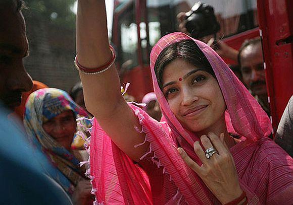 Video grab of Dimple Yadav campaigning in Kannauj