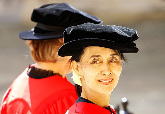 Aung San Suu Kyi processes towards the Sheldonian theatre to receive her honorary degree at Oxford University