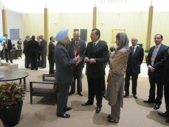 Prime Minister Manmohan Singh with Pakistan Prime Minister Yousaf Raza Gllani and Foreign Minister Hina Rabbani Khar at the Nuclear Security Summit in Seoul