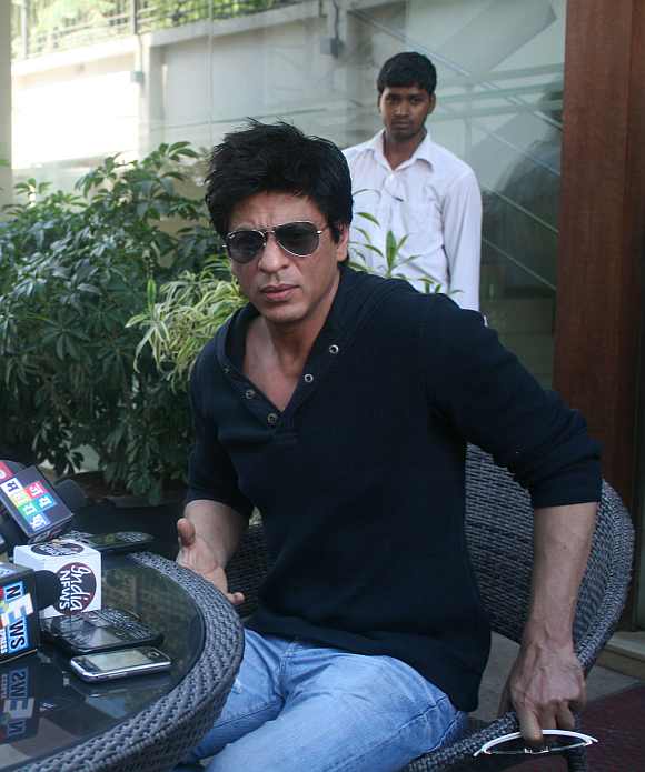 Actor Shah Rukh Khan interacts with the media at his Bandra residence, a day after his brawl with MCA offcials