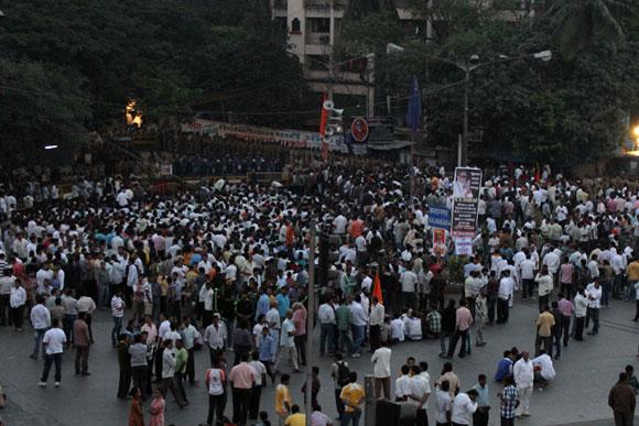 The scene outside Matoshree at 7am on Sunday morning