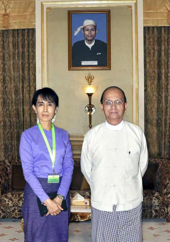 Mynamar's Aung San Suu Kyi meets President Thein Sein at the presidential palace in Naypyitaw
