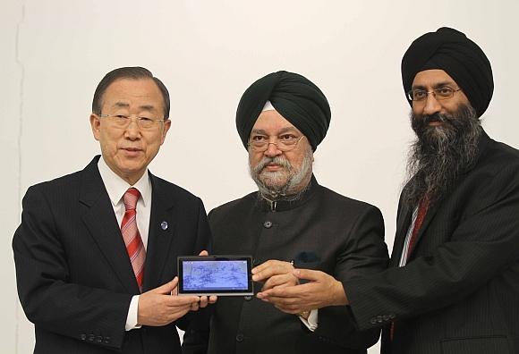 (From left) United Nations Secretary General Ban Ki Moon, Indian Ambassador to the United States Hardeep Singh Puri and Datawind Chief Executive Officer Suneet Singh Tuli.