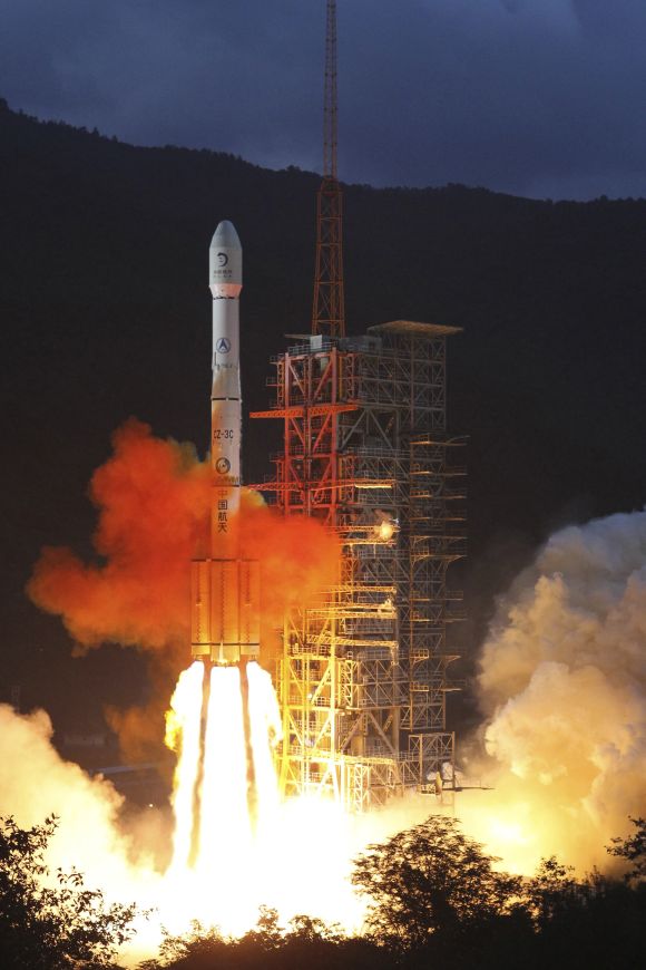 Long March 3C rocket carrying China's second unmanned lunar probe Chang'e-2 lifts off from the launch pad at the Xichang Satellite Launch Center in Sichuan Province