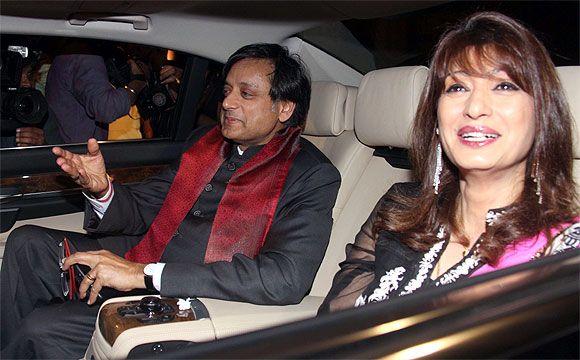 Union minister Shashi Tharoor with his wife Sunanda Pushkar