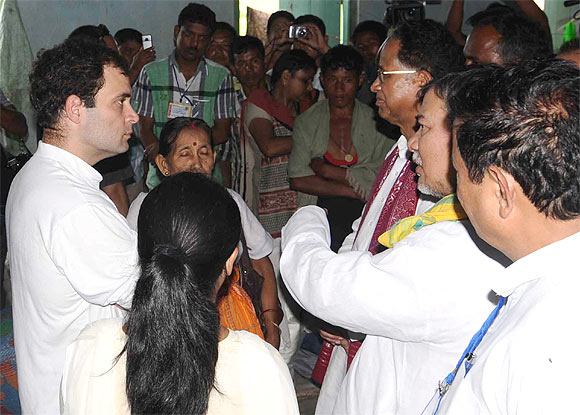 Rahul and Assam CM Tarun Gogoi take stock of the situation at a relief camp