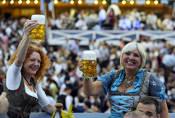 In Photos Smashing Fun At World S Largest Beer Party News