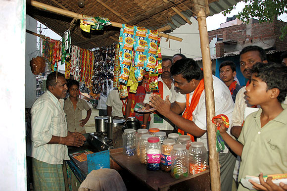 BJP leader Virupaksha Goud campaigns in Bellary