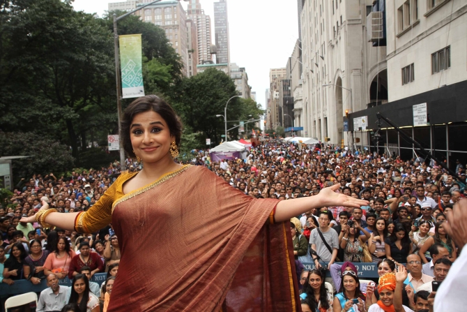 Balan poses for shuuterbugs along with the cheering crowd at the parade in New York