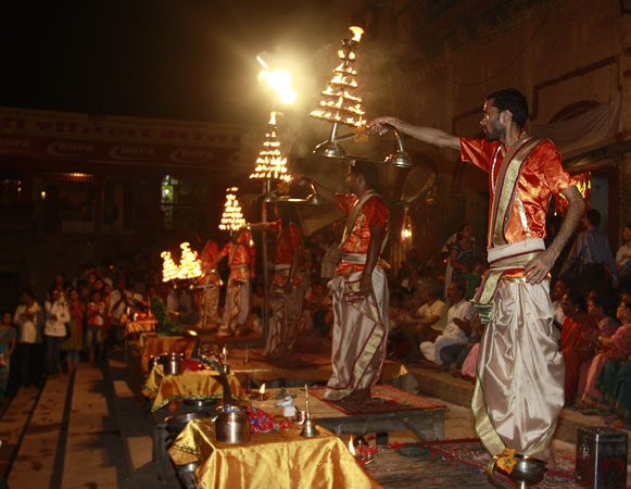 A soul-refreshing aarti on the banks of the Ganga.