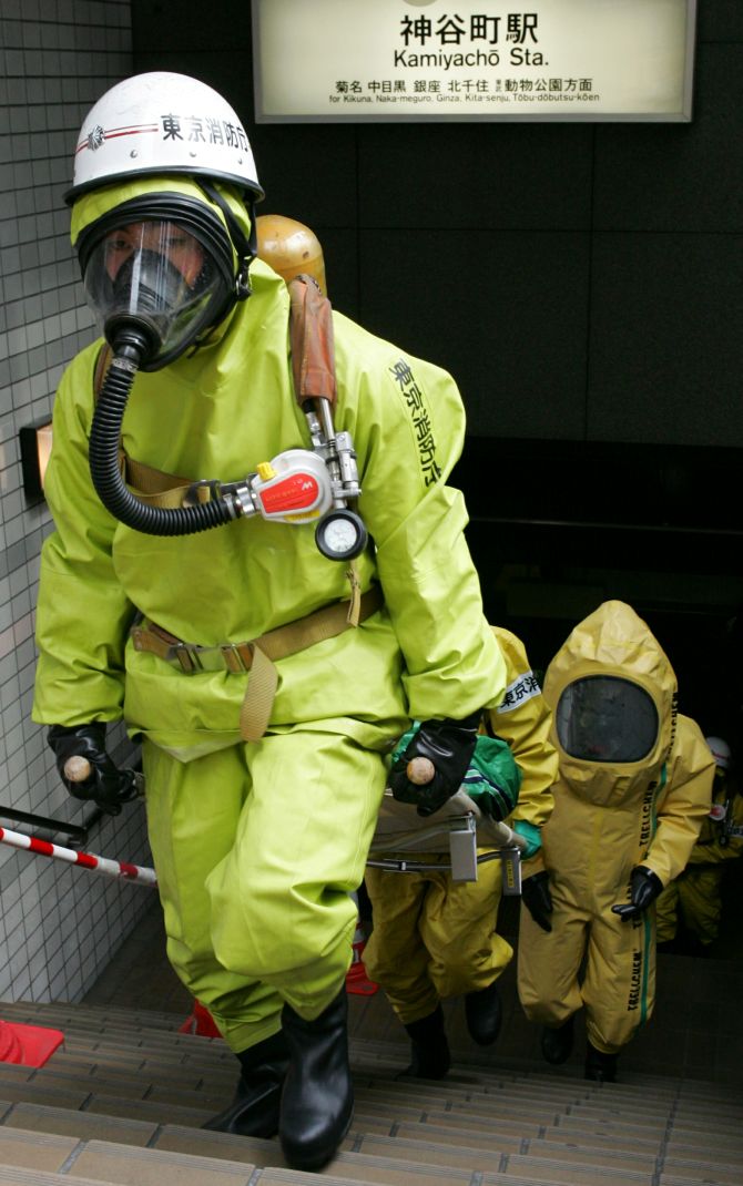 Special incident unit members from the Tokyo Fire Department and Tokyo Metropolitan Police Department conduct nuclear, biological and chemical disaster drills at Tokyo's Kamiyacho subway station 