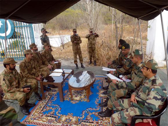 Personnel of the Indian Army and Pakistan Army at the flag meet