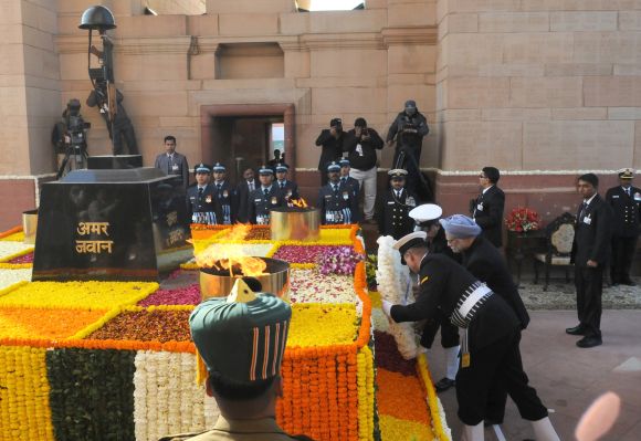 Prime Minister Manmohan Singh laying wreath at the Amar Jawan Jyoti on the occasion of the 64th Republic Day parade.