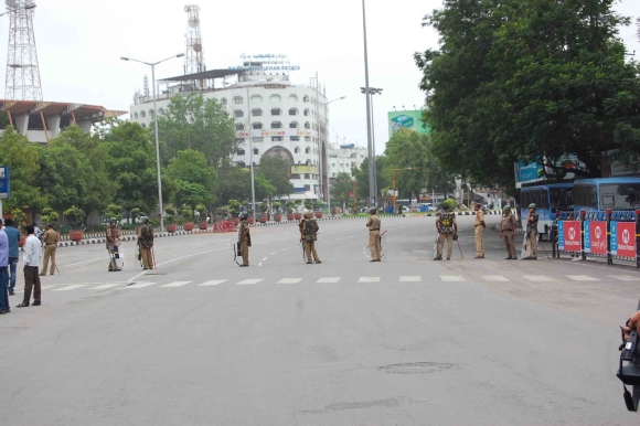 Heavy security set-up put in place in Hyderabad ahead of a pro-Telangana agitation