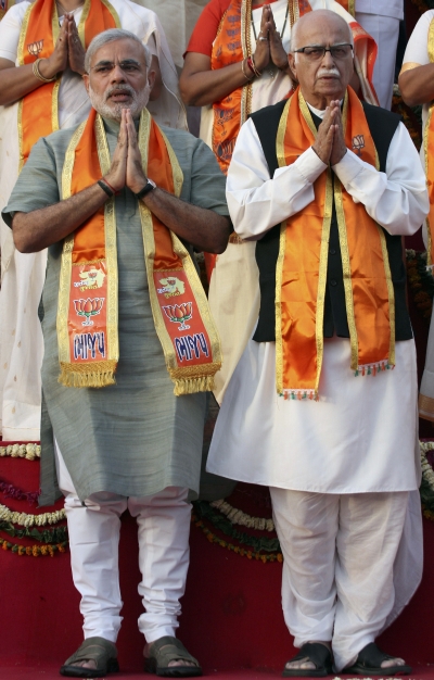 BJP veteran Lal Krishna Advani and Gujarat Chief Minister Narendra Modi in Ahmedabad in March 27, 2009