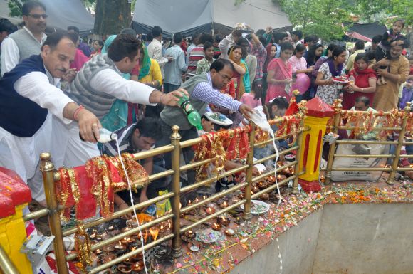 Kashmiri Pandits celebrate Khir Bhavani festival at Tullamulla on Monday