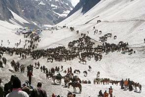 Pilgrims heading to the Amarnath yatra last year