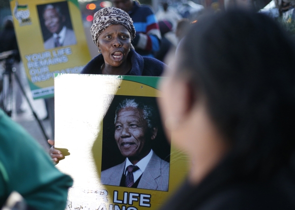 Wellwishers gather in support of ailing Mandela outside his former home in Soweto