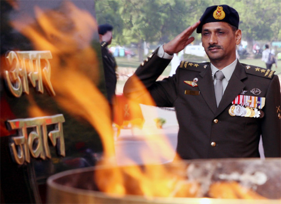 Singapore Army chief Maj Gen Ravinder Singh pays tribute at Amar Jawan Jyoti in New Delhi