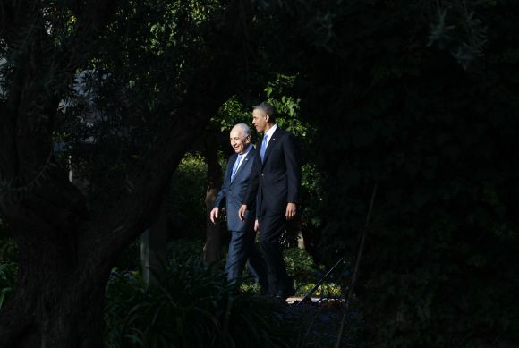 US President Barack Obama walks in the garden of Israel's President Shimon Peres in Jerusalem