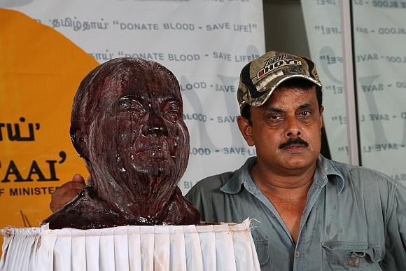 Shihan Hussaini with the sculpture