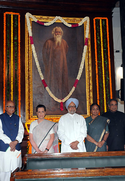 Prime Minister Manmohan Singh with Congress President Sonia Gandhi, BJP leader L K Advani and Lok Sabha Speaker Meira Kumar at an event in Parliament