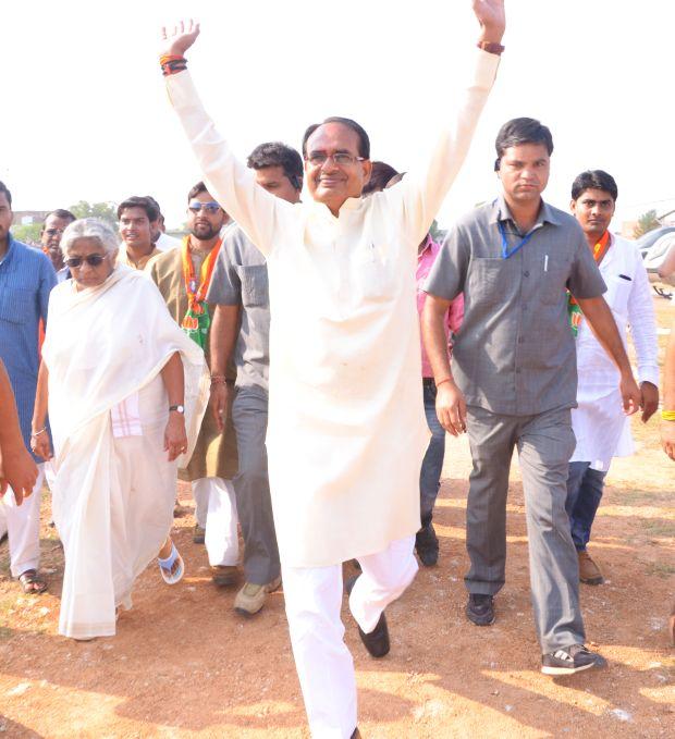 Shivraj Singh Chouhan arrives at a rally in Ajaygarh