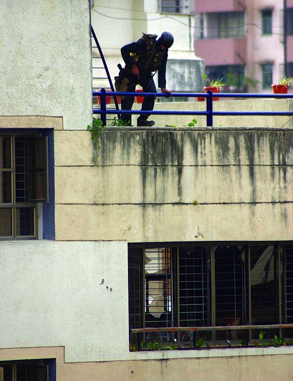 A NSG commando at Chabad House, November 28, 2008.