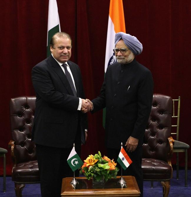 Pakistan's Prime Minister Nawaz Sharif shakes hands with India's Prime Minister Manmohan Singh during the United Nations General Assembly at the New York Palace hotel in New York 