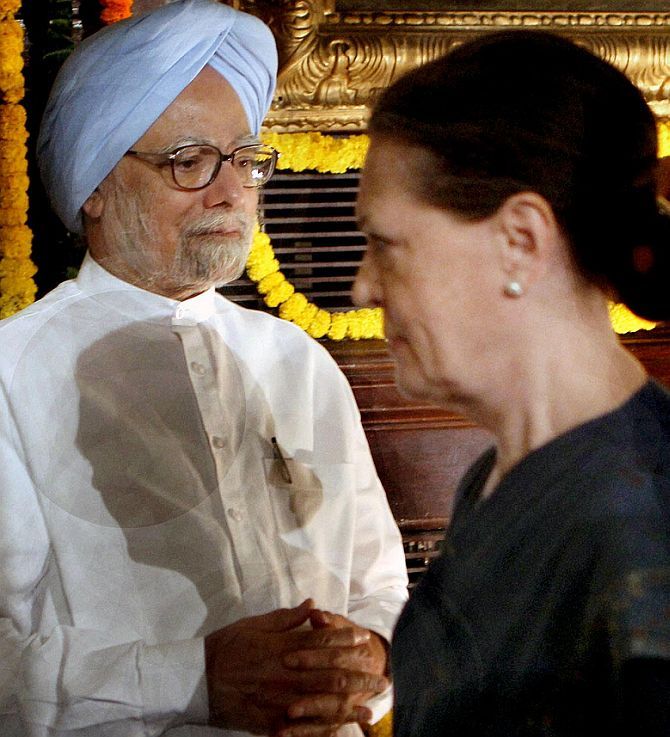 Then prime minister Manmohan Singh, left, with Congress President Sonia Gandhi