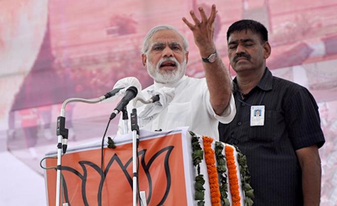 Narendra Modi addresses crowds gathered at Rewari, Haryana