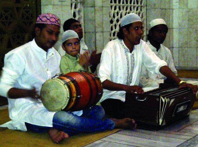 The Nizami brothers performing at Hazrat Imayat Khan's dargah in Nizamuddin