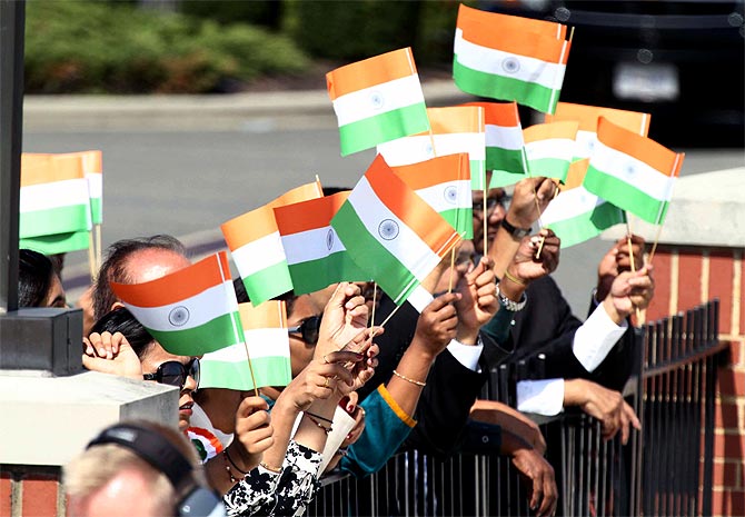 Indian supporters welcome Dr Singh in Washington, September 26, 2013.