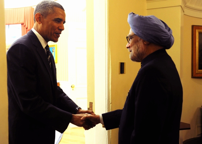 US President Barack Obama welcomes Dr Singh to the White House