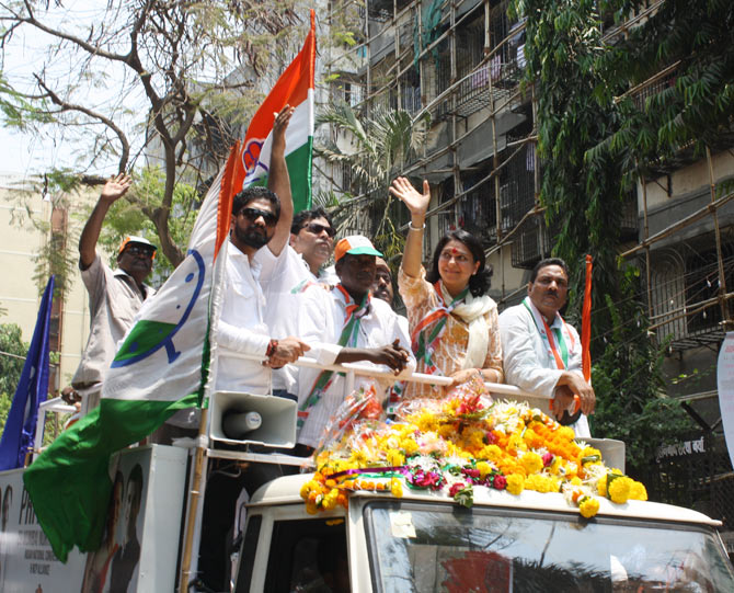 Priya Dutt campaigns in the Mumbai election.