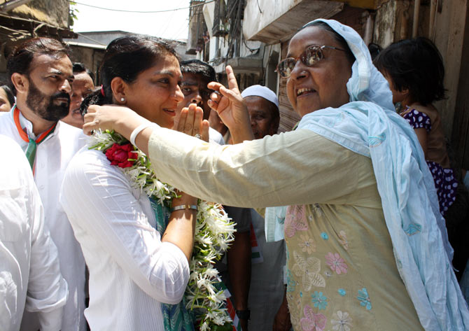 Priya Dutt campaigns in the Mumbai election.