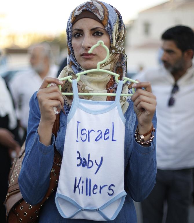 A Jordanian opposition parties members takes part in a demonstration calling for an end to the Israeli offensive in the Gaza Strip, in front of the US embassy in Amman