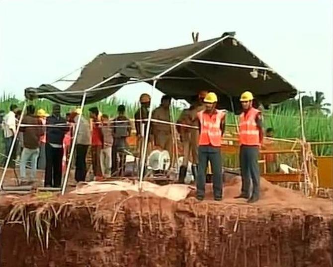 Rescue operations to save 6-year-old boy who fell into a borewell in Bagalkot in Karnataka underway