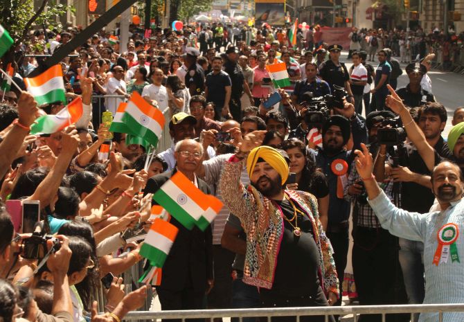 Daler Mehndi sings and entertains the crowds during the parade. He also danced with a few of them. 