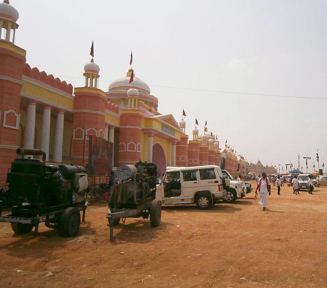 The grand entry gate at the DMK conference in Tiruchurapalli